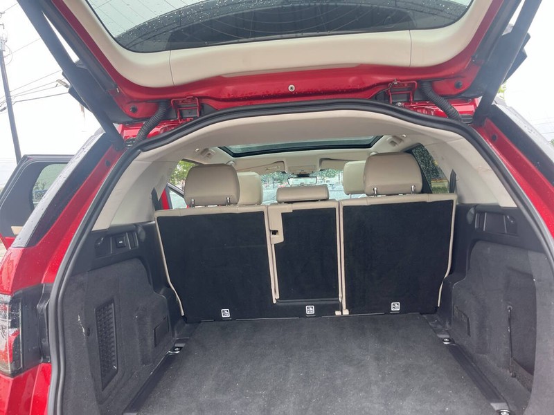 Land Rover Discovery Sport Vehicle Image 21