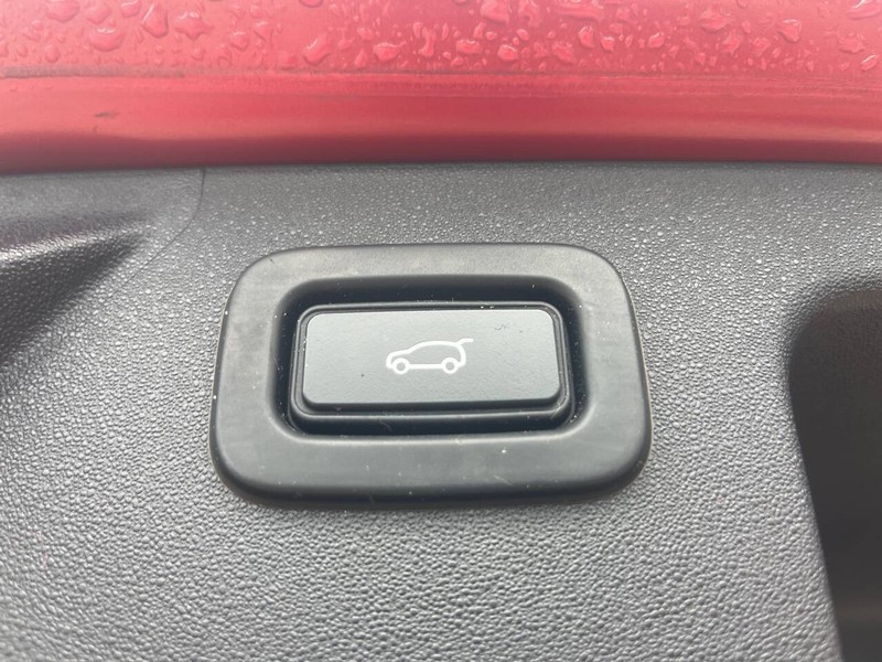 Land Rover Discovery Sport Vehicle Image 22