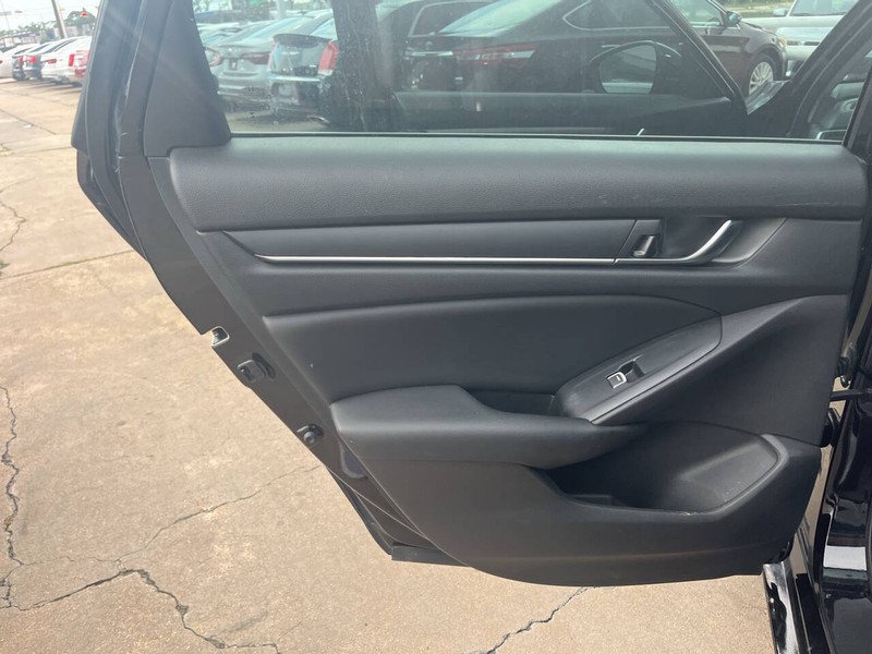 Honda Accord Vehicle Image 12