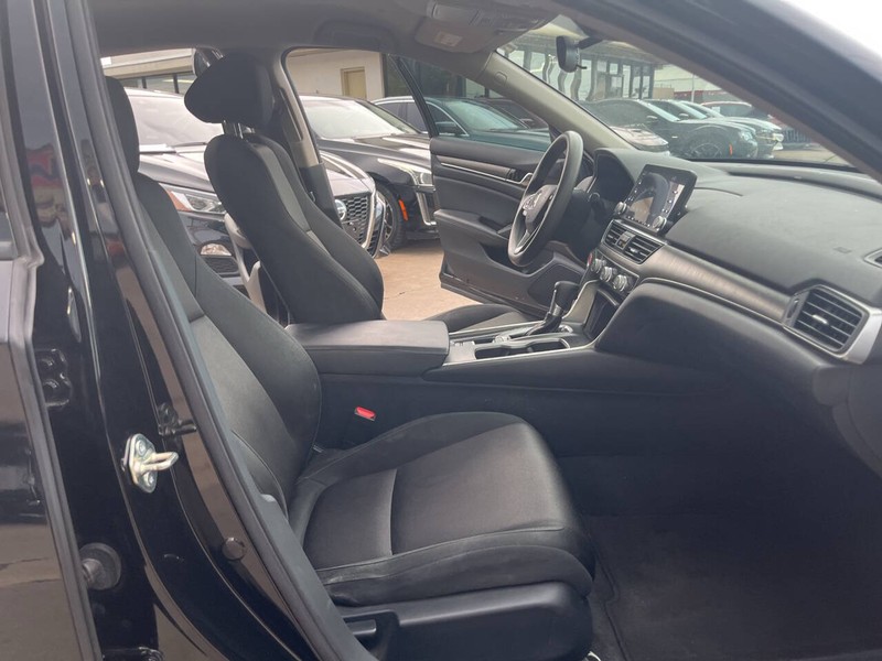 Honda Accord Vehicle Image 16