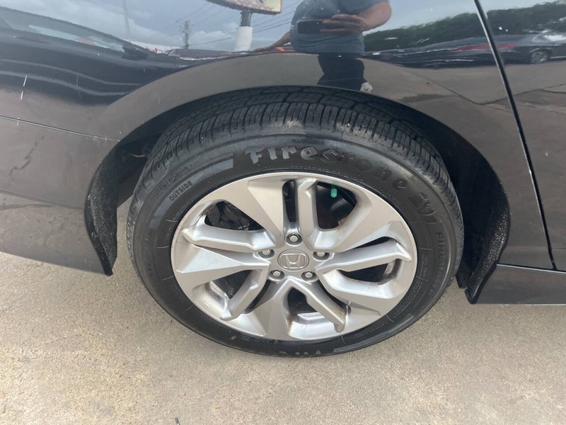 Honda Accord Vehicle Image 17