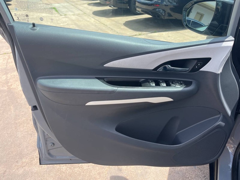 Chevrolet Bolt EV Vehicle Image 06