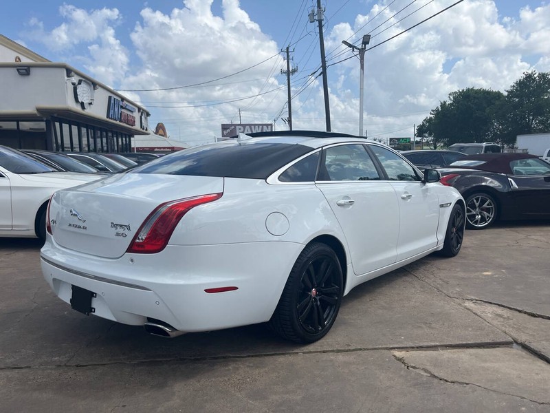 Jaguar XJL Vehicle Image 02