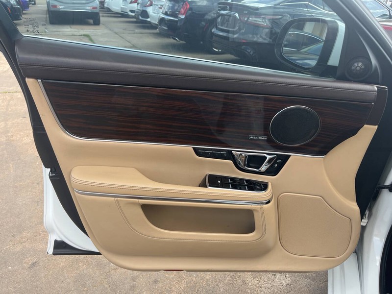 Jaguar XJL Vehicle Image 04