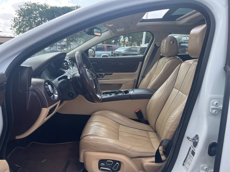 Jaguar XJL Vehicle Image 06
