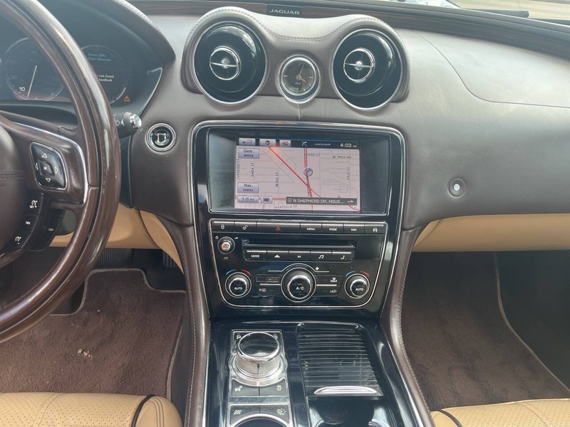 Jaguar XJL Vehicle Image 07
