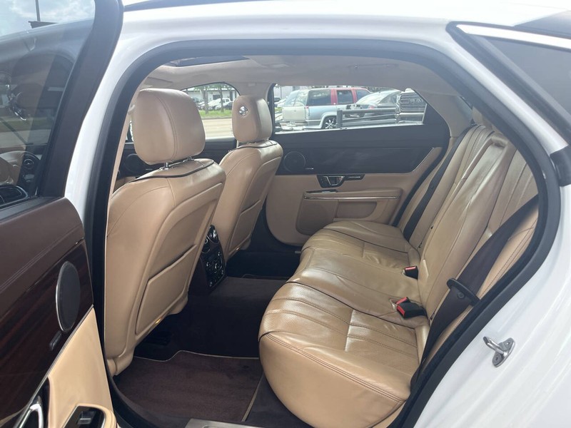 Jaguar XJL Vehicle Image 11