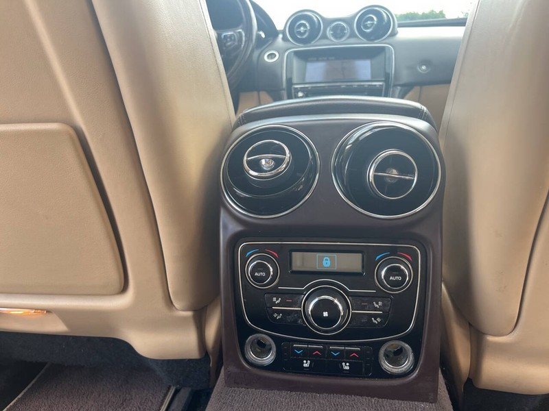 Jaguar XJL Vehicle Image 14