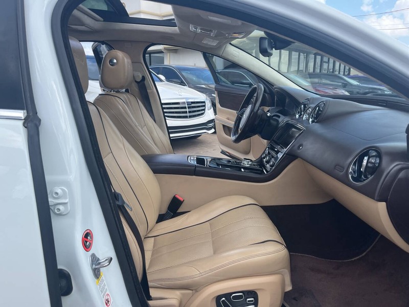 Jaguar XJL Vehicle Image 15