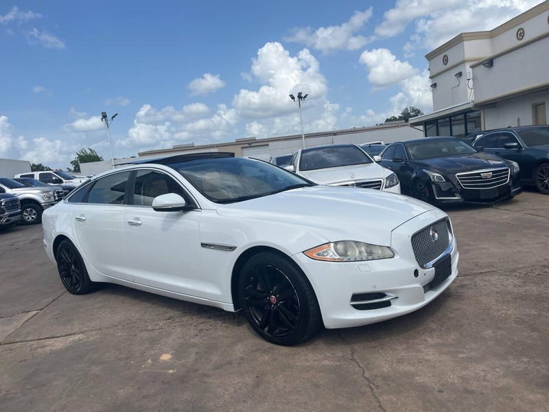 Jaguar XJL Vehicle Image 18