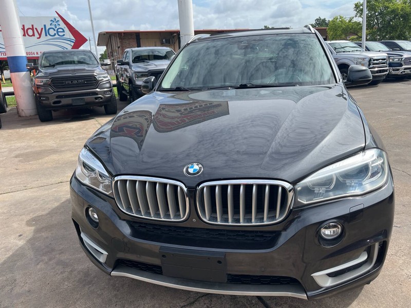 BMW X5 Vehicle Image 02