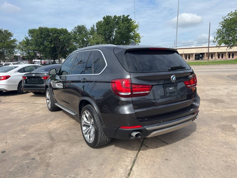 BMW X5 Vehicle Image 04