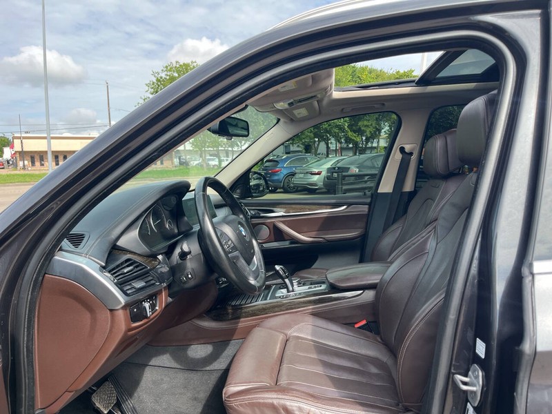 BMW X5 Vehicle Image 08