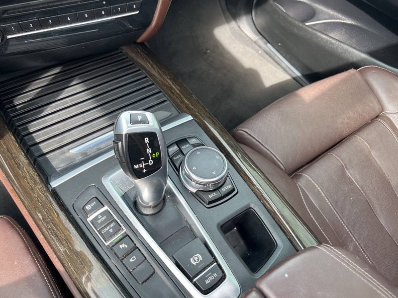 BMW X5 Vehicle Image 10