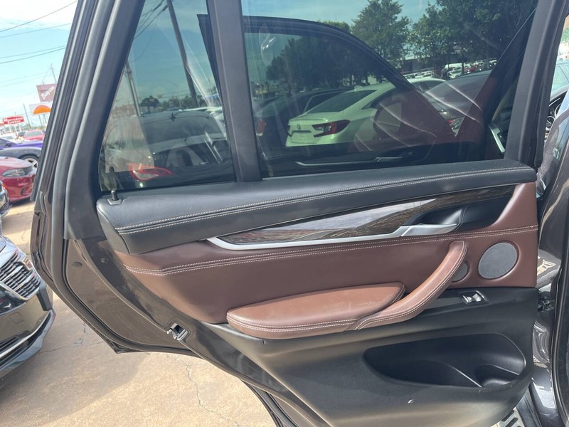 BMW X5 Vehicle Image 12