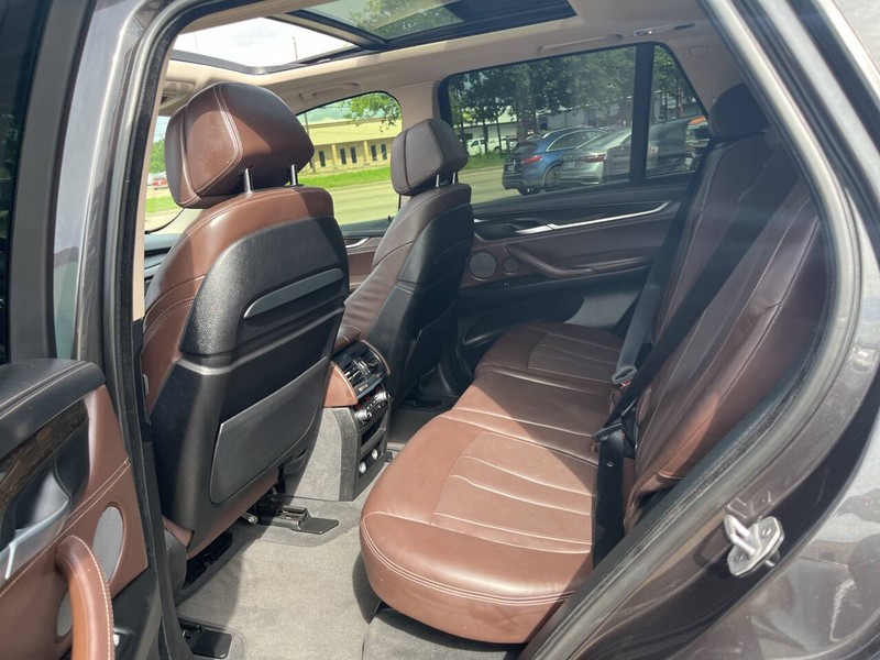 BMW X5 Vehicle Image 13