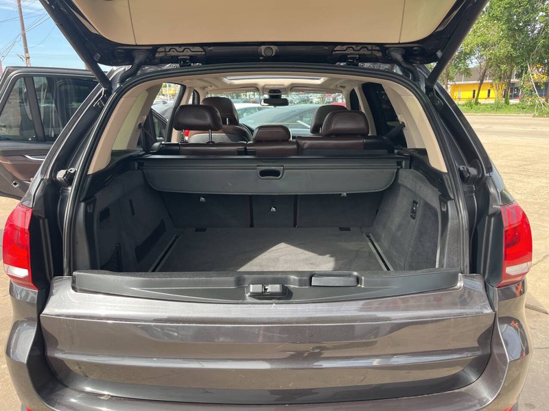BMW X5 Vehicle Image 14