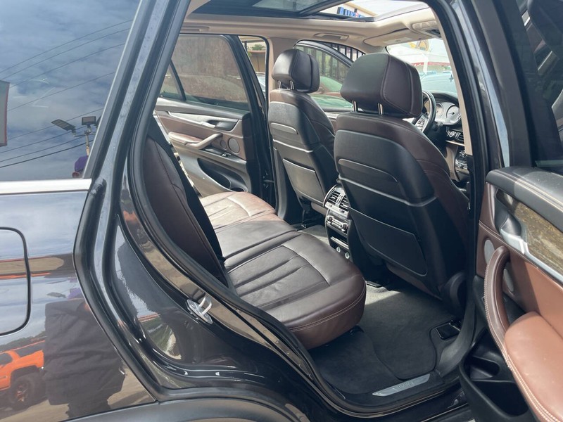 BMW X5 Vehicle Image 16