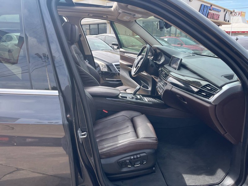 BMW X5 Vehicle Image 17