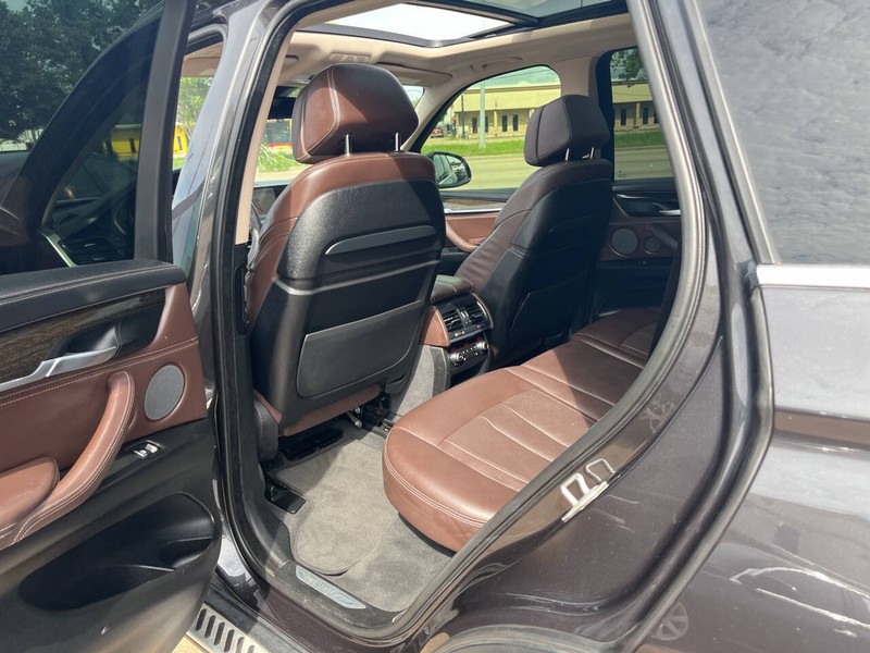 BMW X5 Vehicle Image 19