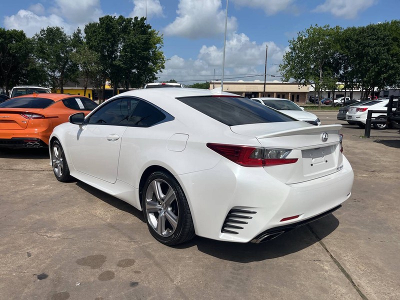 Lexus RC 200t Vehicle Image 05