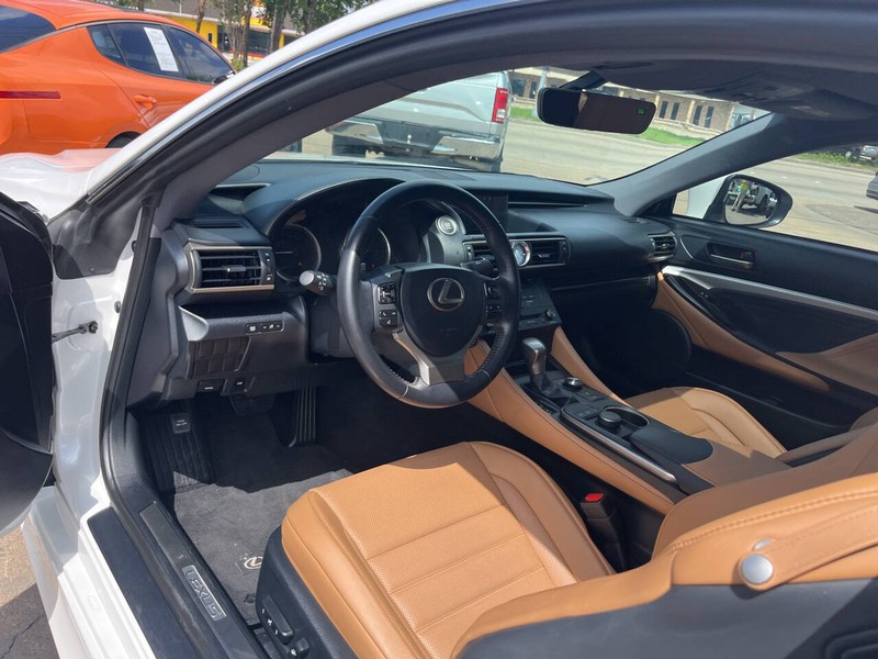 Lexus RC 200t Vehicle Image 08