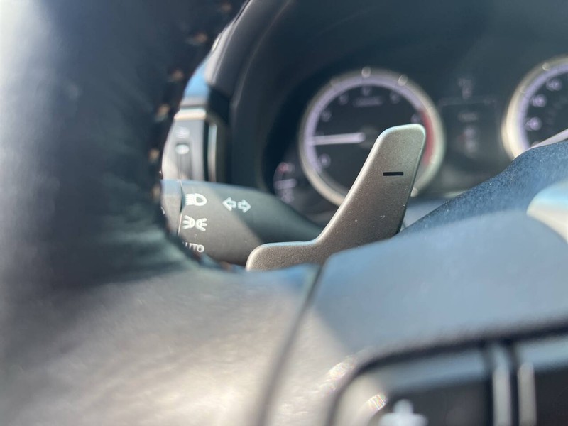 Lexus RC 200t Vehicle Image 12
