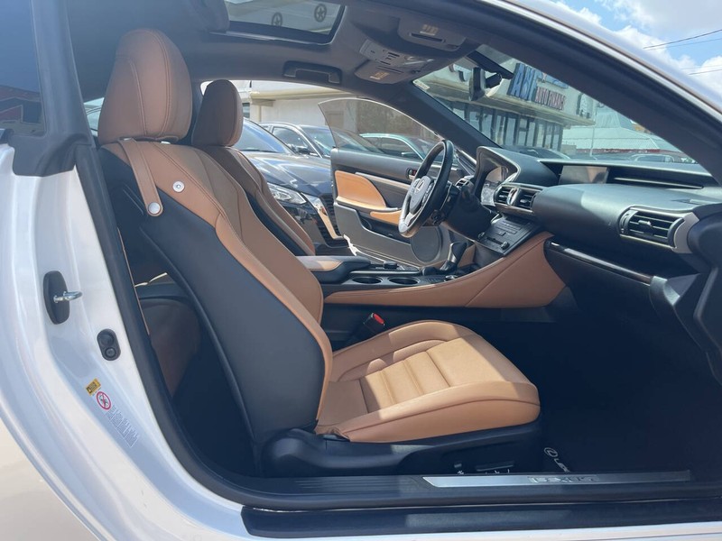 Lexus RC 200t Vehicle Image 18