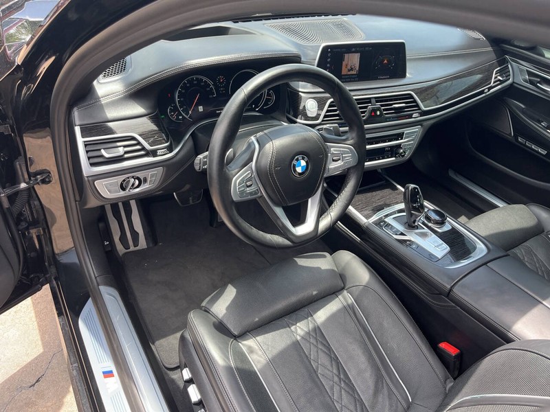 BMW 7 Series Vehicle Image 08