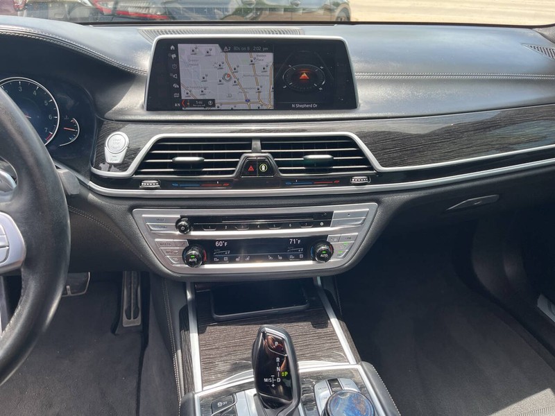 BMW 7 Series Vehicle Image 13