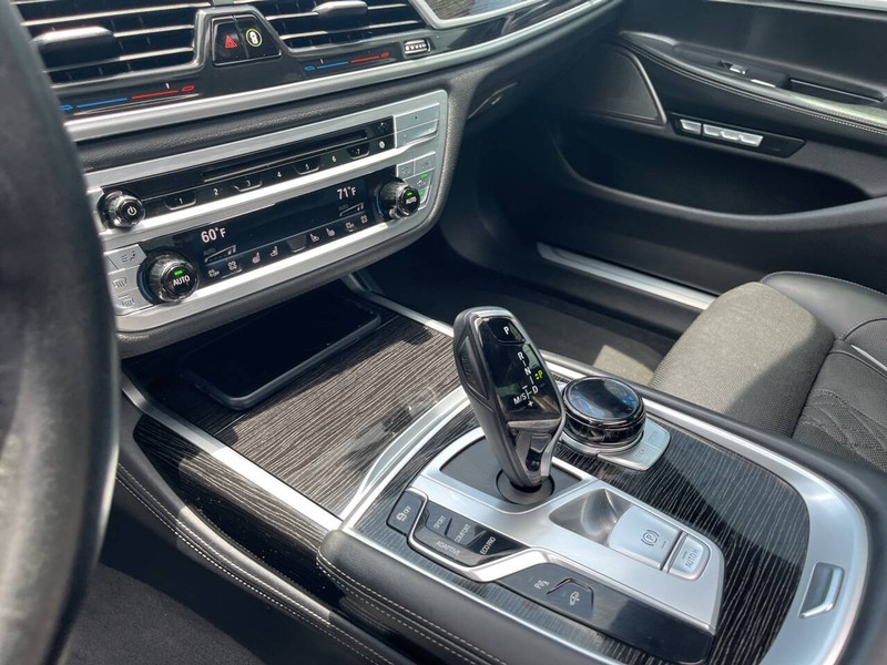 BMW 7 Series Vehicle Image 14