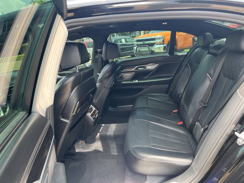 BMW 7 Series Vehicle Image 18