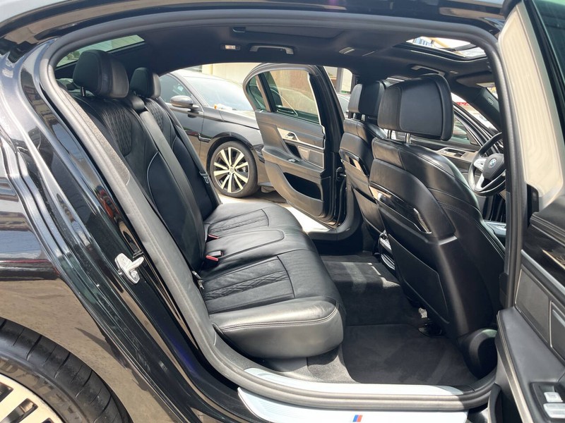 BMW 7 Series Vehicle Image 22