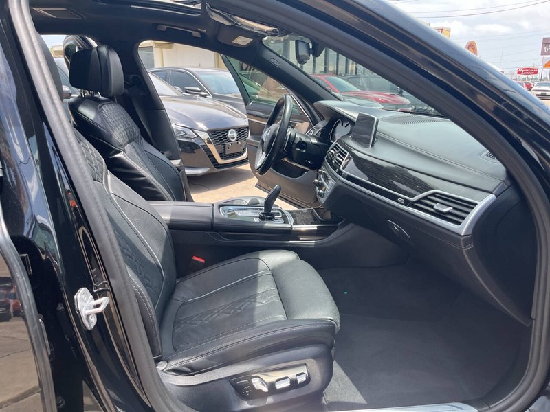 BMW 7 Series Vehicle Image 23
