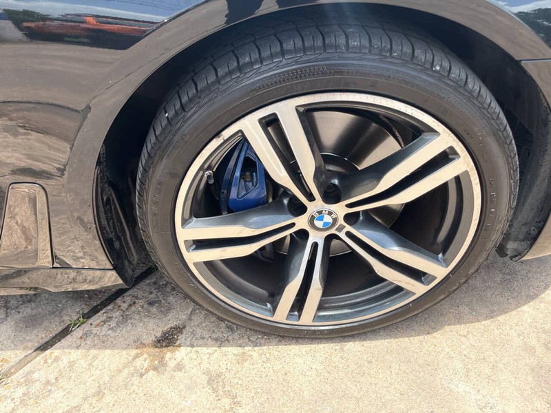 BMW 7 Series Vehicle Image 25