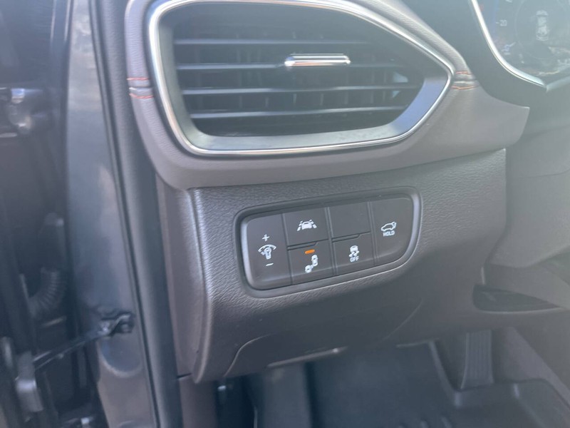 Hyundai Santa Fe Vehicle Image 09