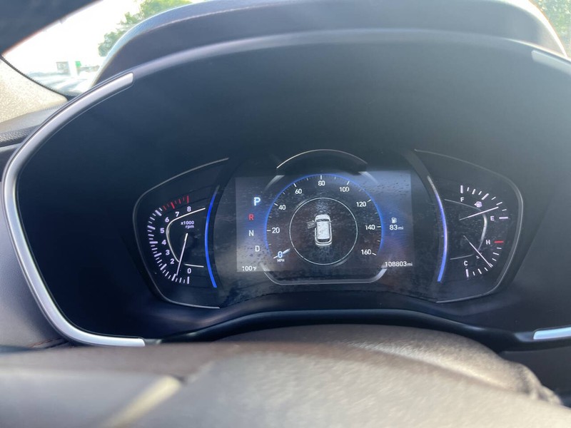 Hyundai Santa Fe Vehicle Image 10