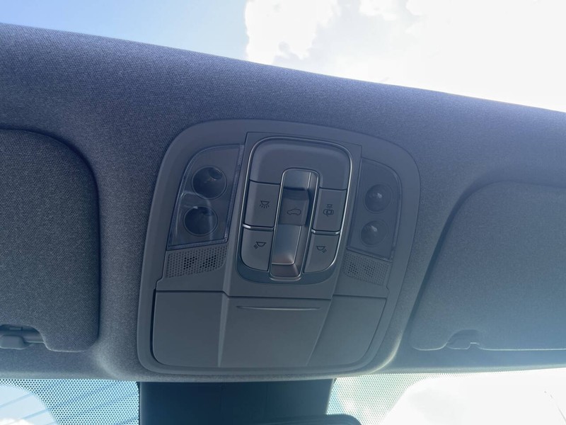 Hyundai Santa Fe Vehicle Image 13