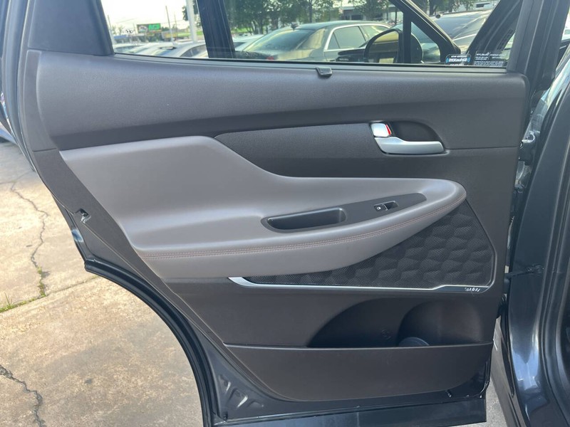 Hyundai Santa Fe Vehicle Image 16