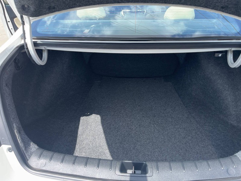 Honda Accord Vehicle Image 12
