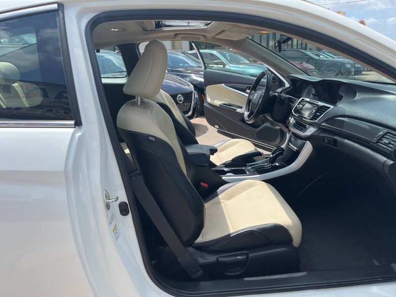 Honda Accord Vehicle Image 13