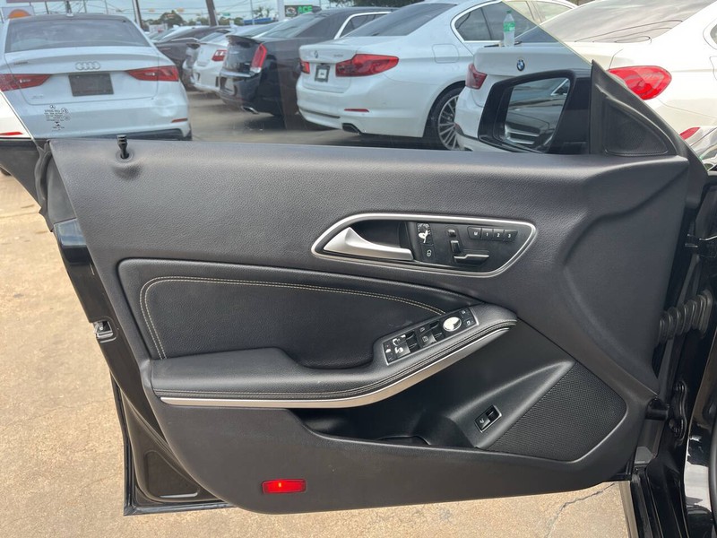 Mercedes-Benz CLA Vehicle Image 06