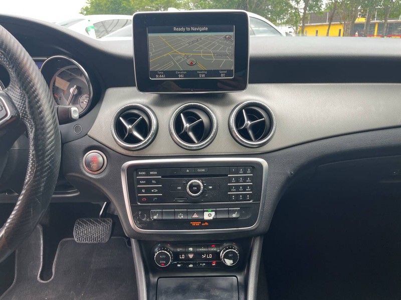 Mercedes-Benz CLA Vehicle Image 09