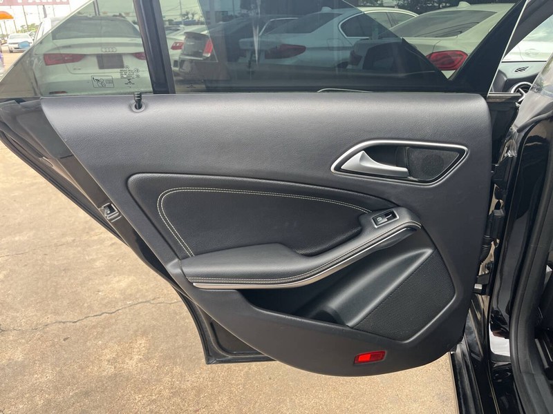 Mercedes-Benz CLA Vehicle Image 12