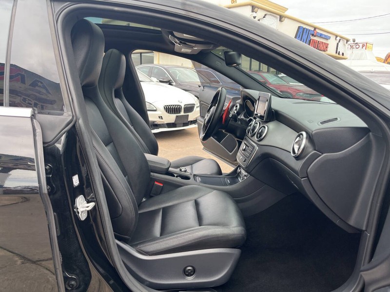 Mercedes-Benz CLA Vehicle Image 19