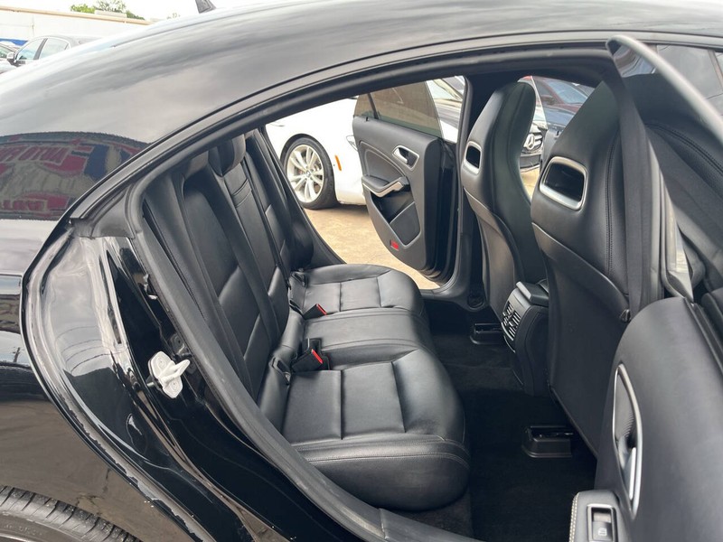 Mercedes-Benz CLA Vehicle Image 20