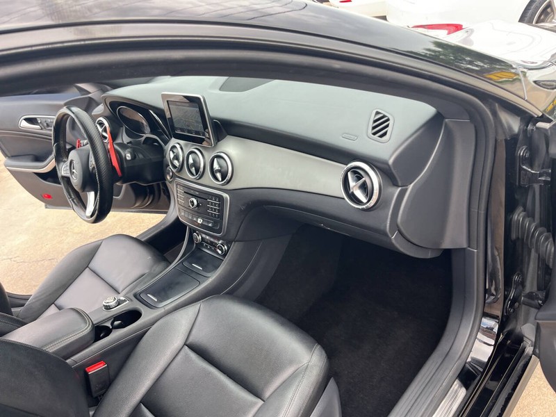 Mercedes-Benz CLA Vehicle Image 21