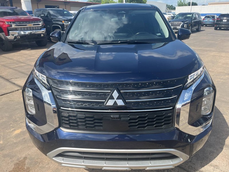 Mitsubishi Outlander Vehicle Image 02