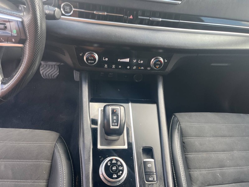 Mitsubishi Outlander Vehicle Image 14