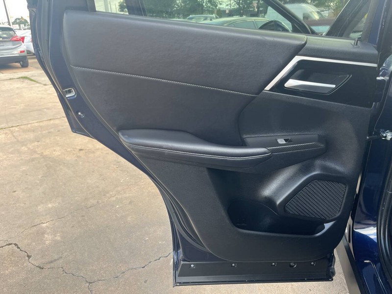 Mitsubishi Outlander Vehicle Image 16